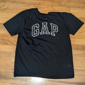 NWOT men's Gap logo t-shirt with embroidered detail